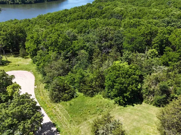 11 Waterford Dr, Galena, IL 61036