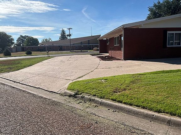2nd image of 704 Arcade Ave