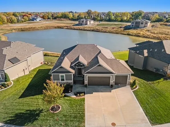 1615 SW Blackstone Pl, Lees Summit, MO 64082