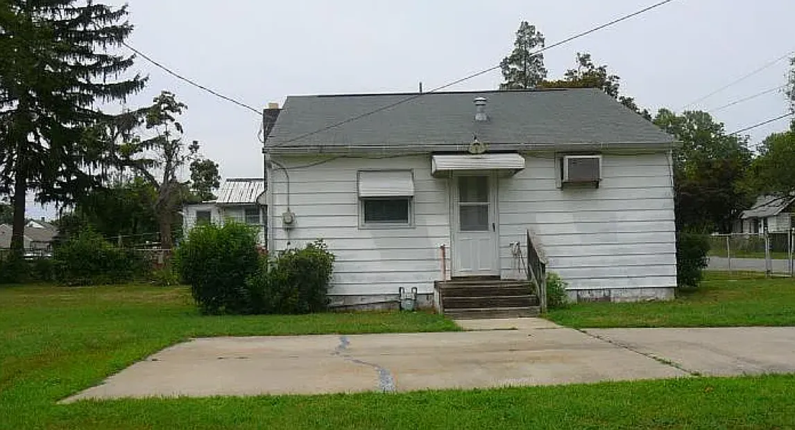 2 bed, 744 sqft, $1,650 — Photo 2