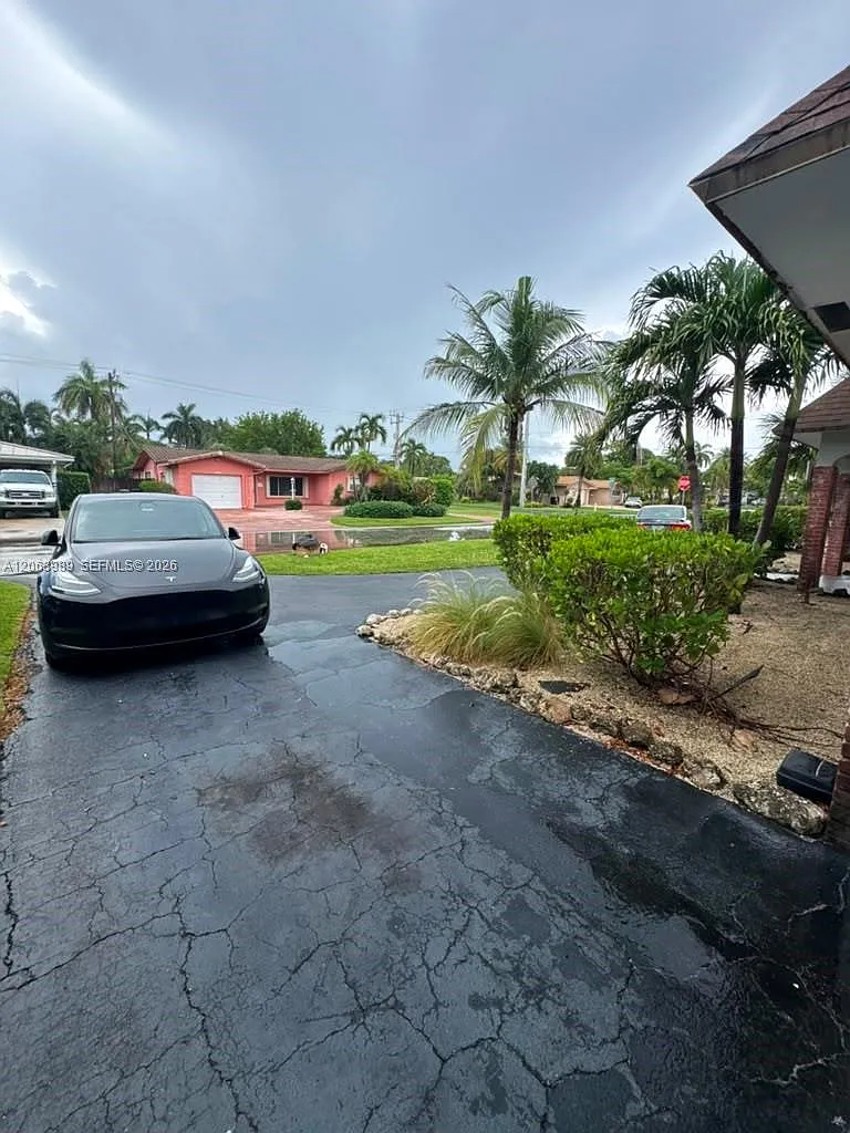 2 bed, 2.0 bath, 2947 sqft, $2,850 — Photo 3