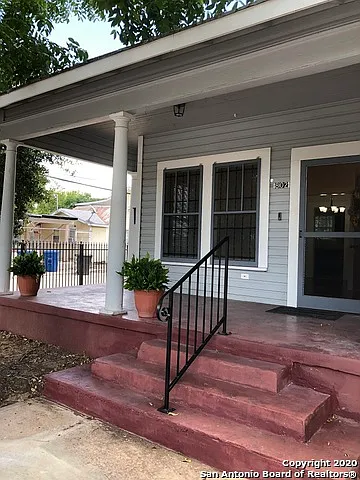 802 Indianola St — Photo 2