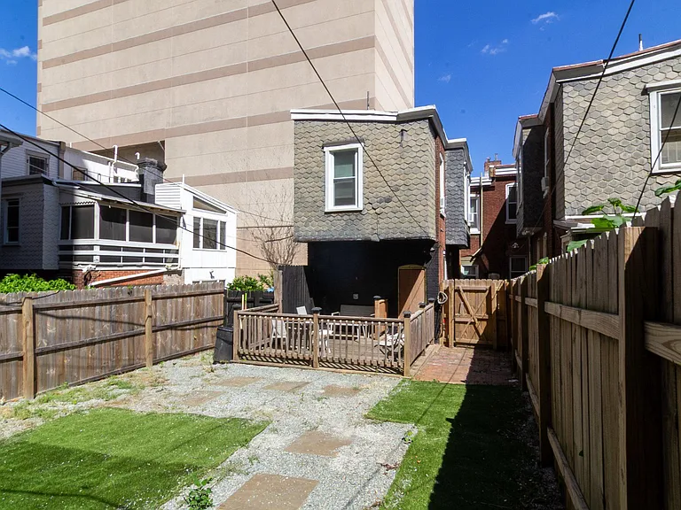 1217 N King St — Photo 15