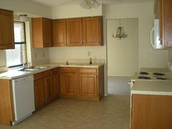 4th image of 3820 Pine Ct
