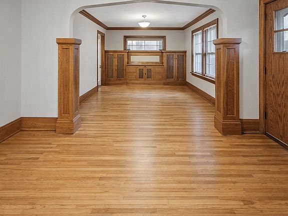 4th image of 811 Snelling Ave N