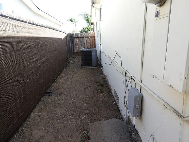 420 Cedar St — Photo 16