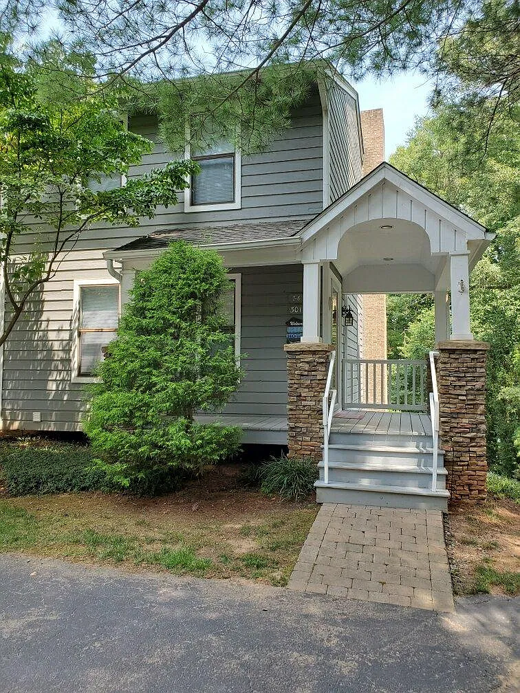 3 bed, 1900 sqft, $2,400 — Photo 1