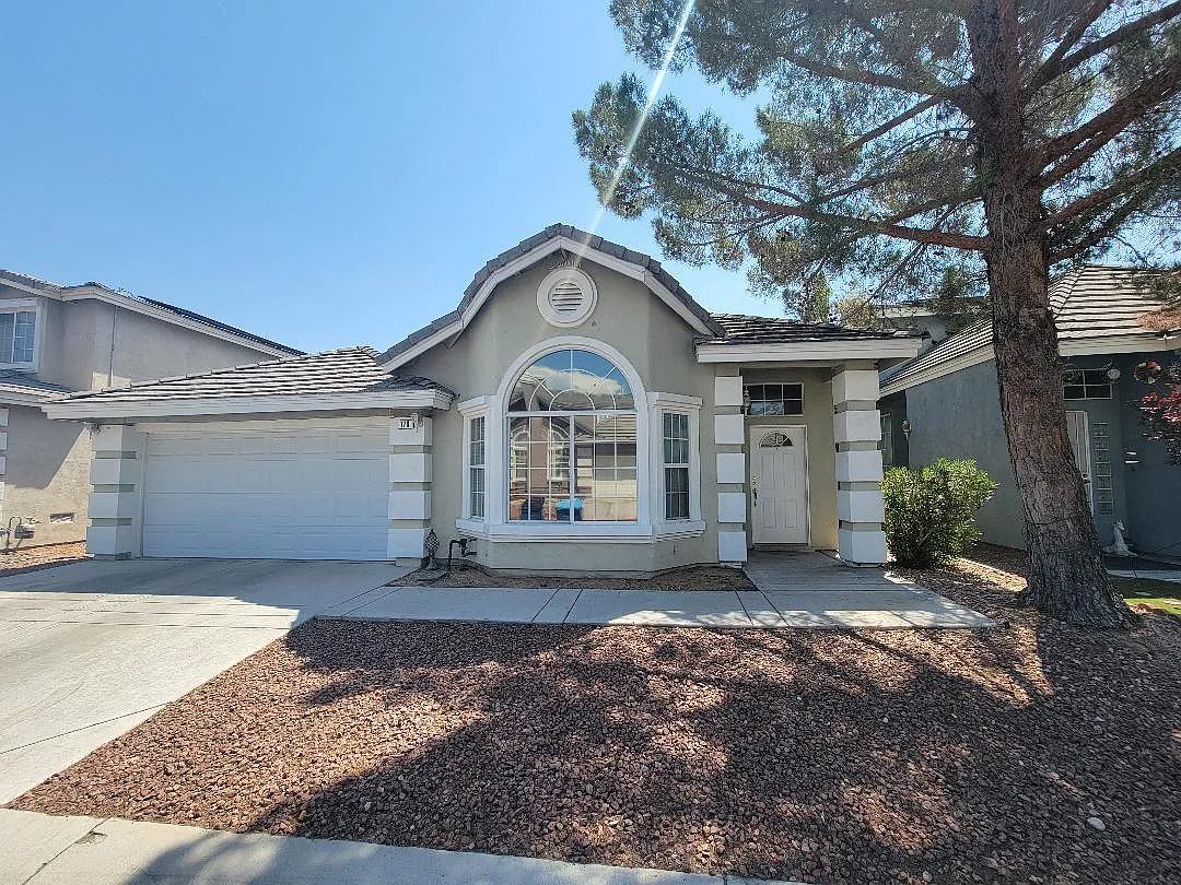 3 bed, 1702 sqft, $1,999 — Photo 1