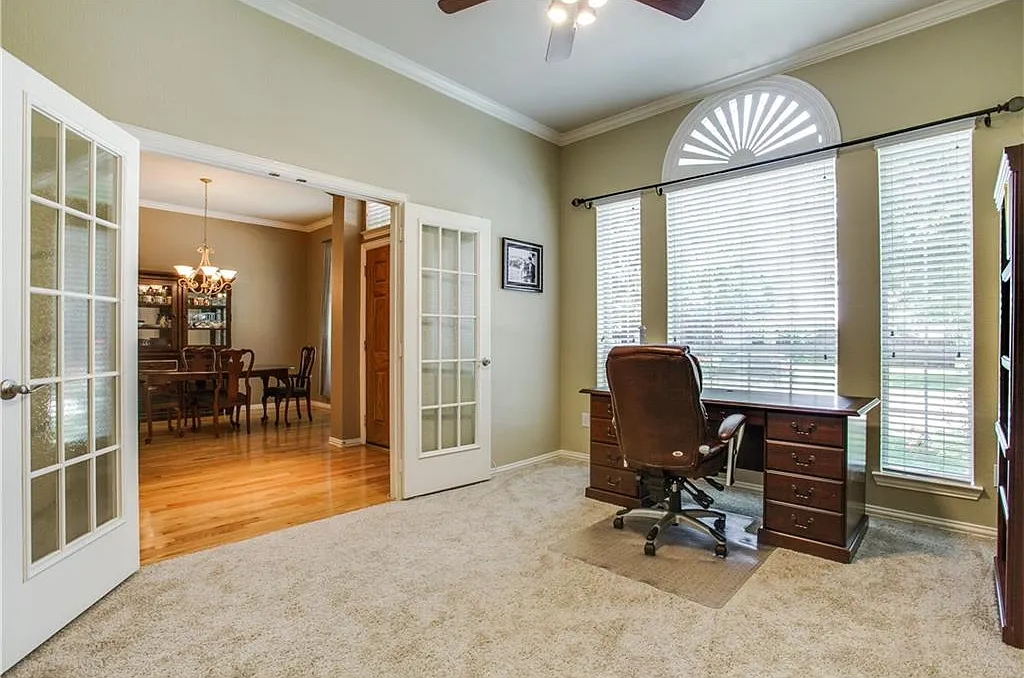 3 bed, 2212 sqft, $2,700 — Photo 2