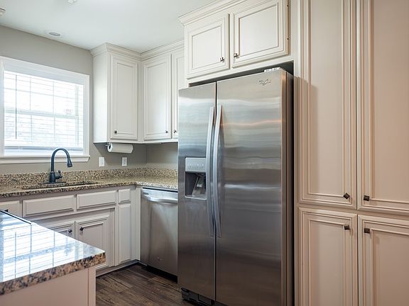 4th image of 151 Knotty Pine Dr