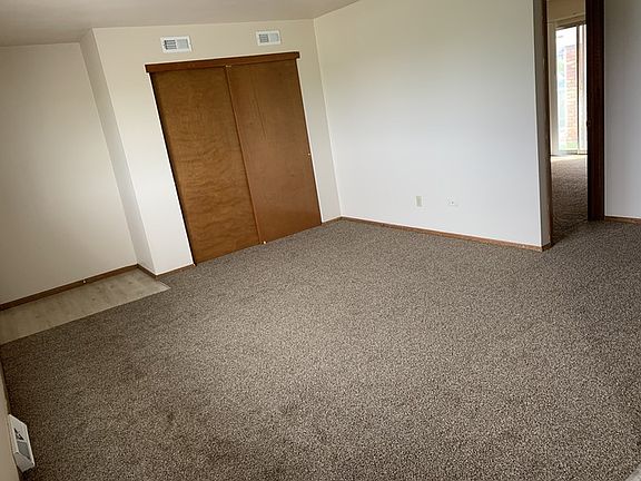 3rd image of 909-909 W Boundary St