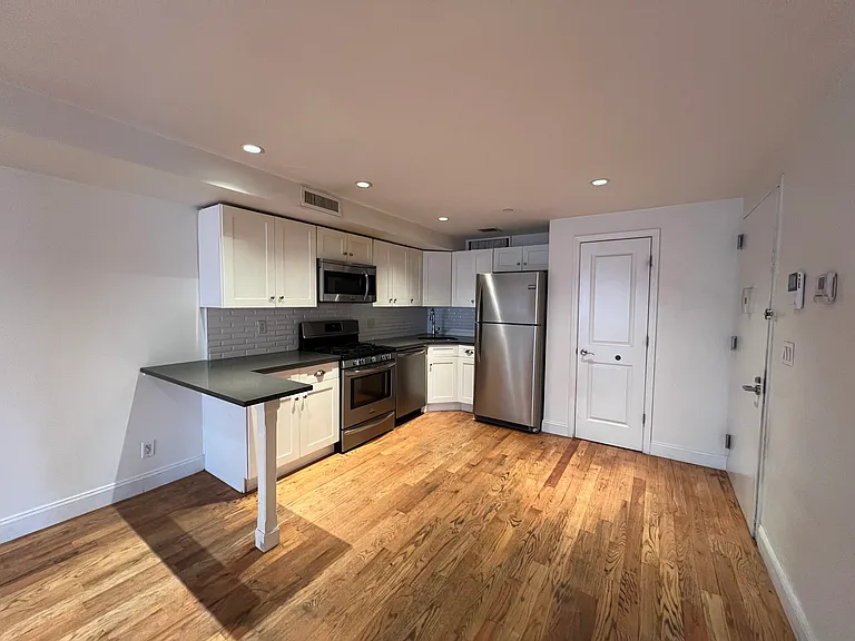38-01 31st Ave #2A — Photo 2