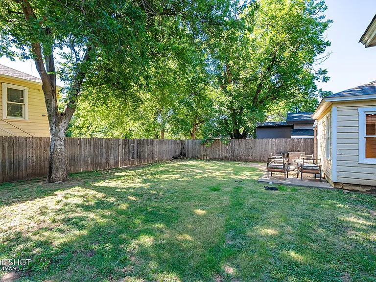 1333 Amarillo St — Photo 34