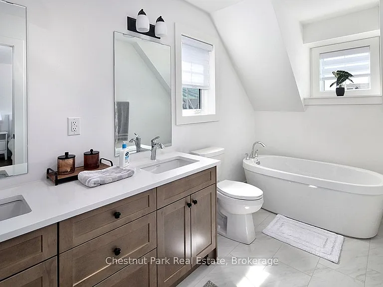 137 White Oak Cres — Photo 11
