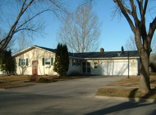 1215 Darwin Dr, Grand Forks, ND 58203