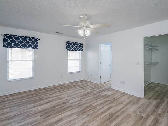 4th image of 2304 Hockett Dr