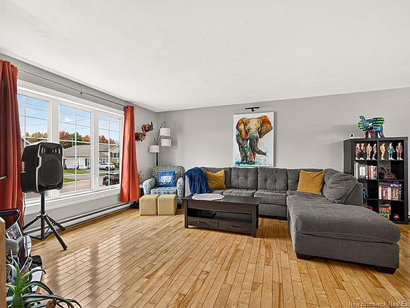 5th image of 72 Devarenne St
