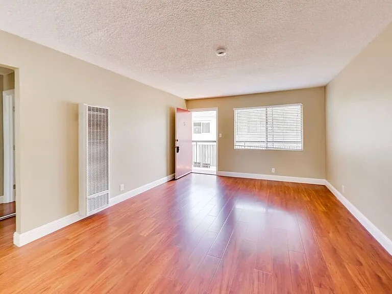 561 S 7th St #5 — Photo 5