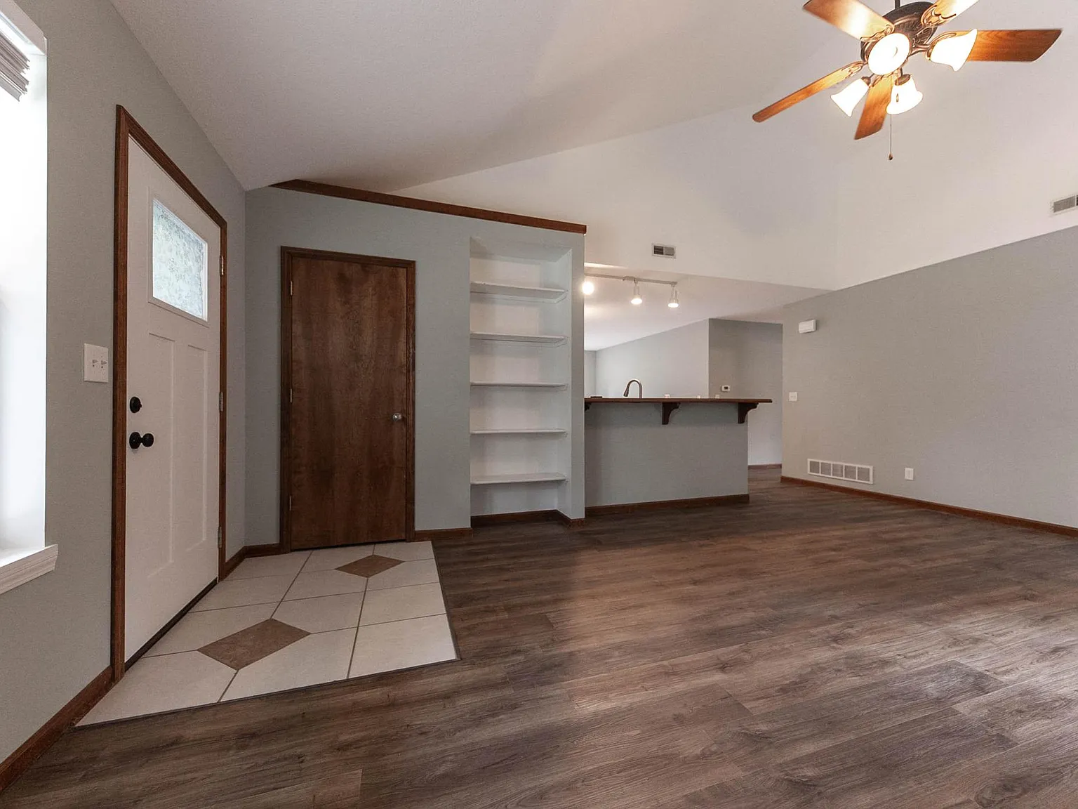 3 bed, 1400 sqft, $1,875 — Photo 2