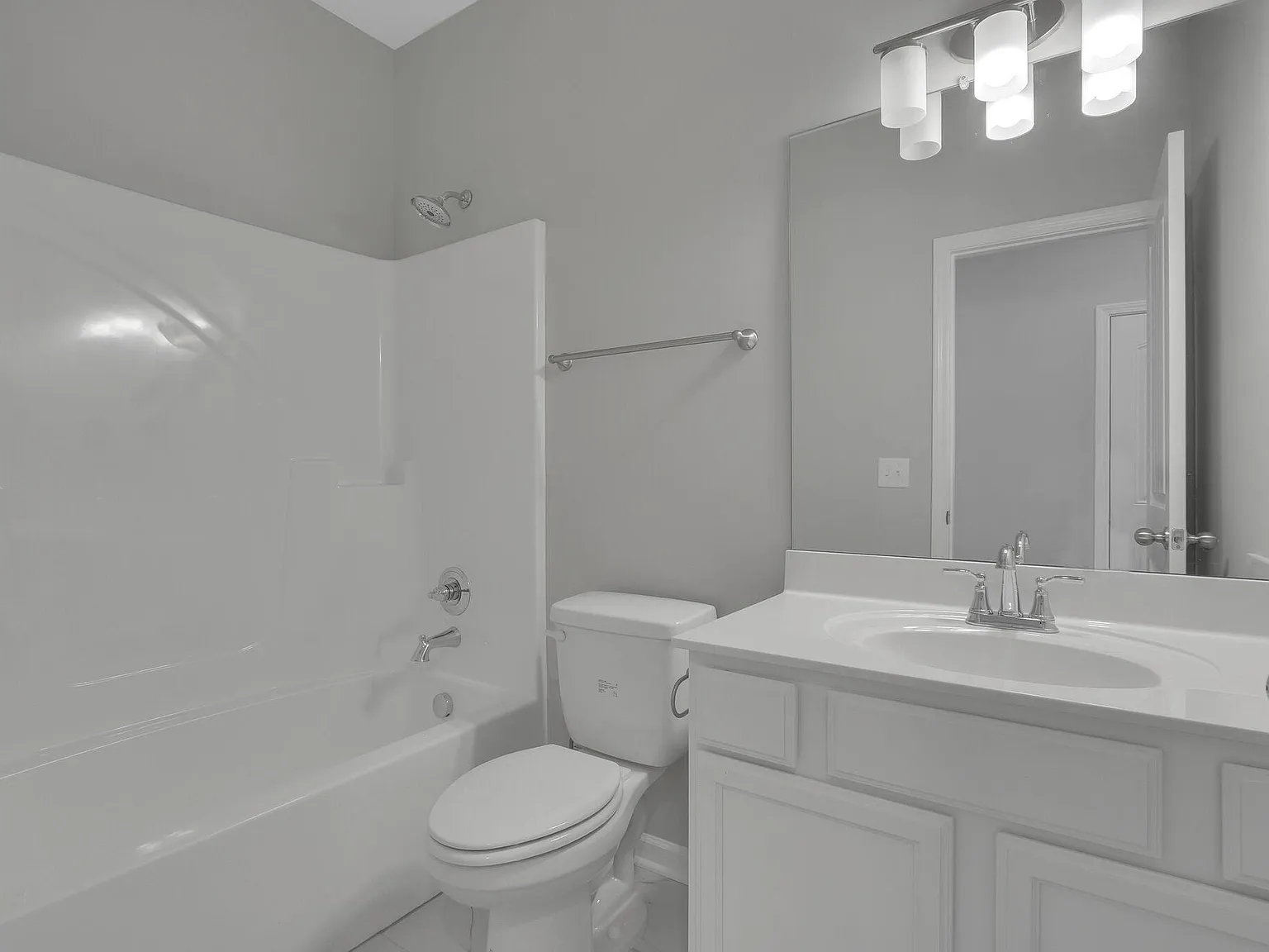 290 Thorpe Dr — Photo 4