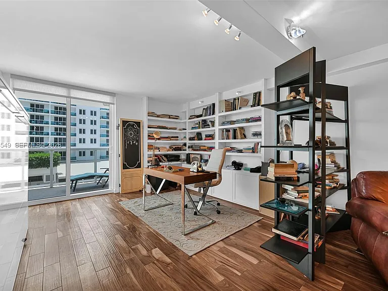 2401 Collins Ave #504 — Photo 6