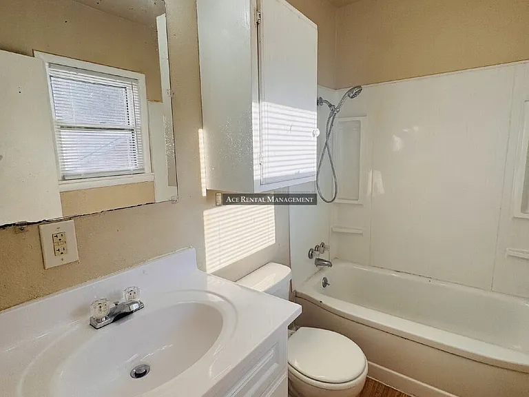 4024 Howard St #B — Photo 12