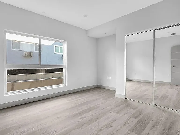 7040 Woodman Ave #207 — Photo 3