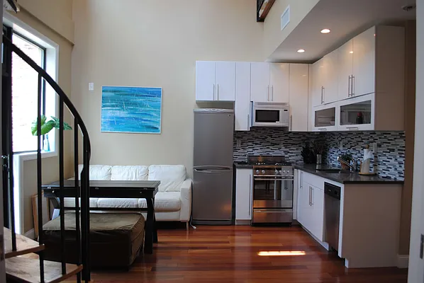 Rented by Michal Kuras, LREB | media 17