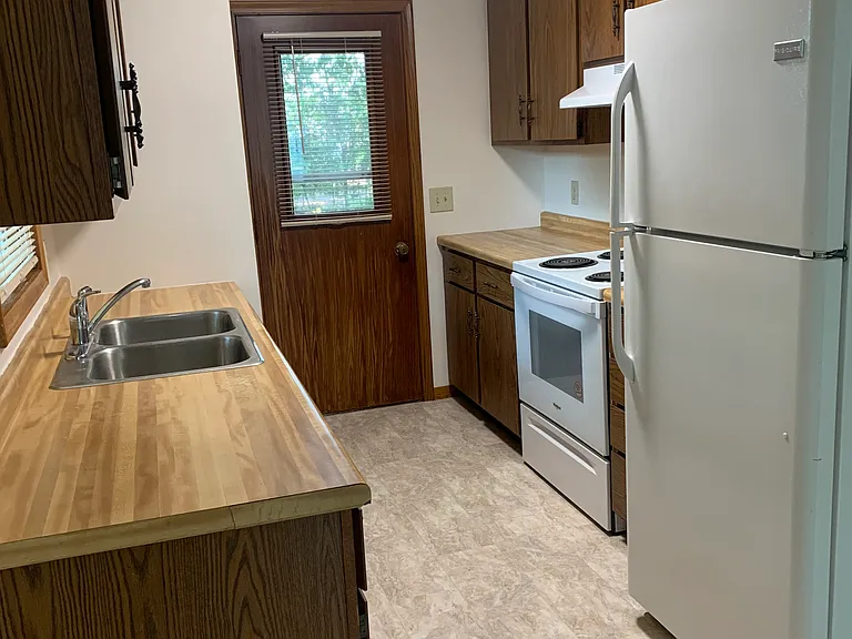 2810 Hallie Ln — Photo 4