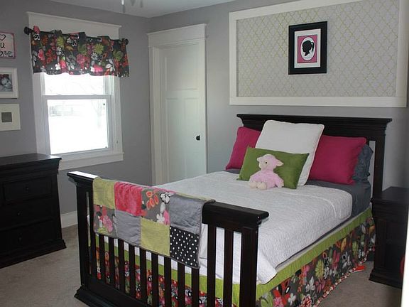 2nd bedroom with walkin 