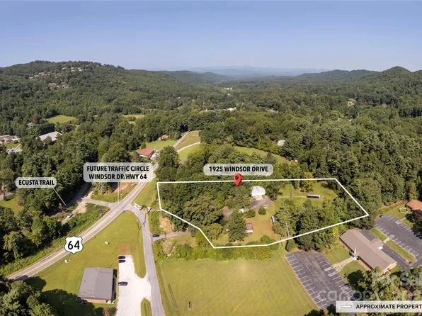 1925 Windsor Dr, Hendersonville, NC 28791