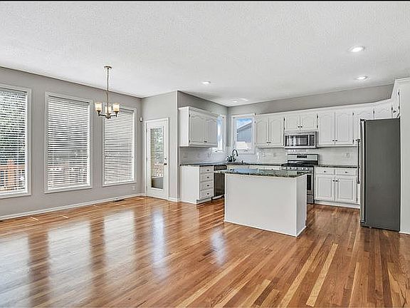 3rd image of 8205 W 145th St