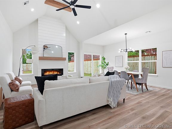 2nd image of 1511 N Cheyenne Ave