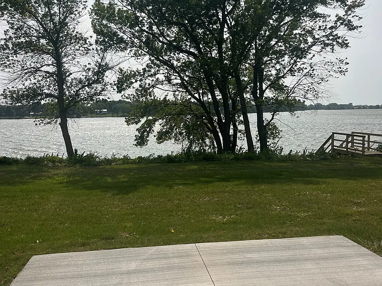 10 Lake Ln — Photo 1