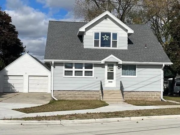 2152 Roosevelt AVENUE, Two Rivers, WI 54241
