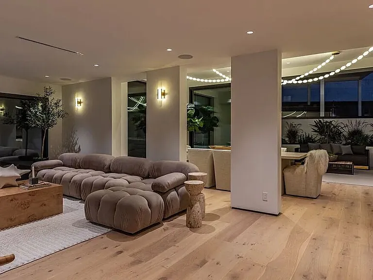 1271 Sunset Plaza Dr — Photo 12