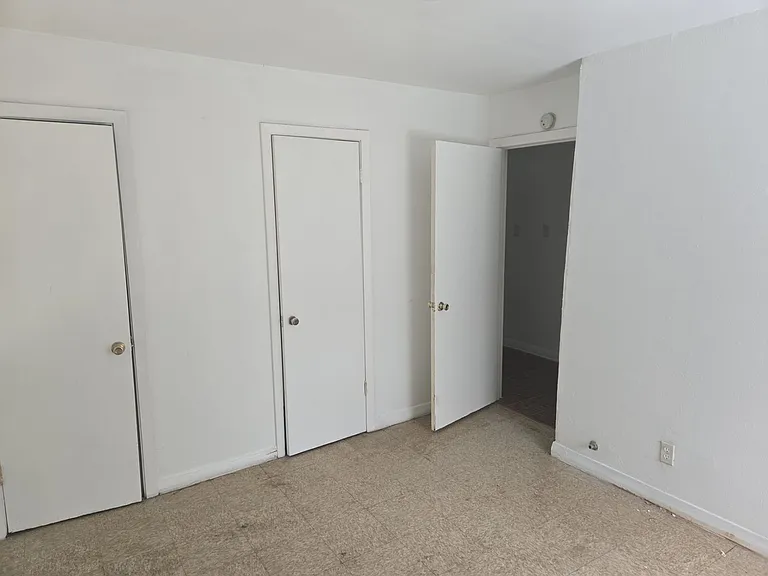 980-982 Oakland Street — Photo 7