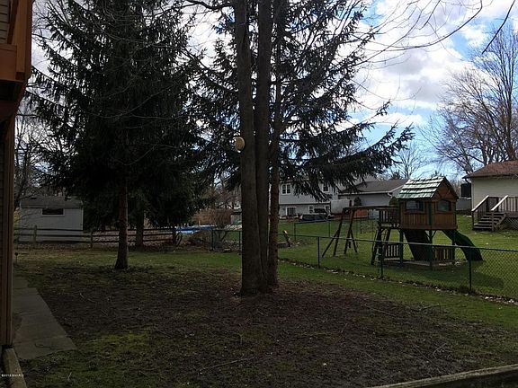 3rd image of 709 Cummings Ave NW