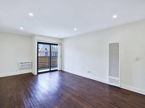 3rd image of 510 S Normandie Ave APT 302