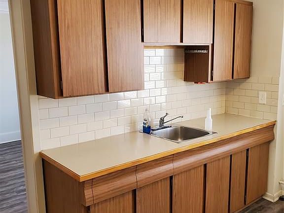 2nd image of 443 Wyandotte St E #2