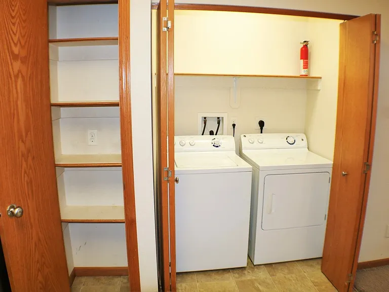 565 Pond View Drive — Photo 10