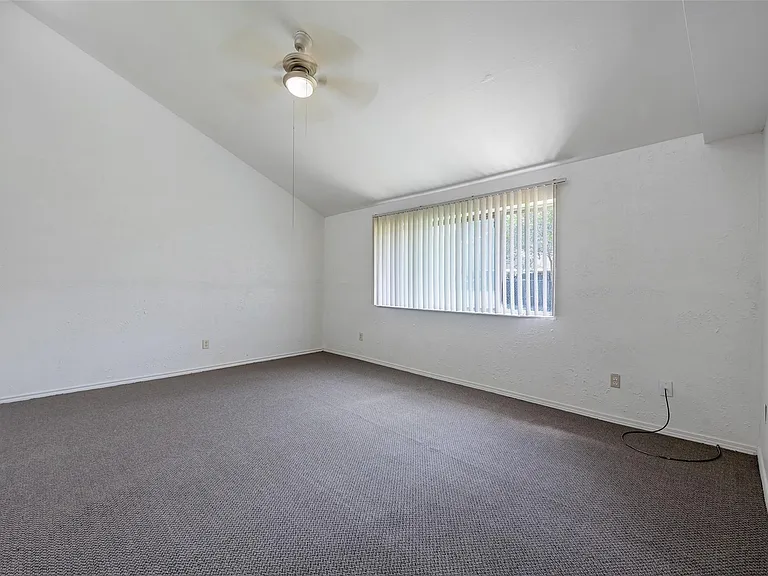 1915 Mustang Springs Dr — Photo 21
