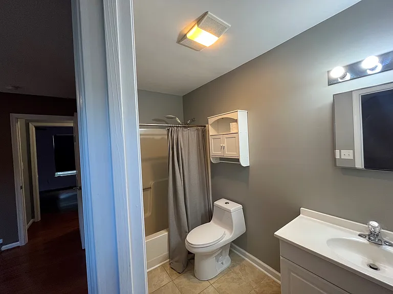 620 E Davie St — Photo 13