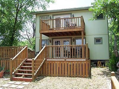 1st image of 488 Lakeshore Dr N