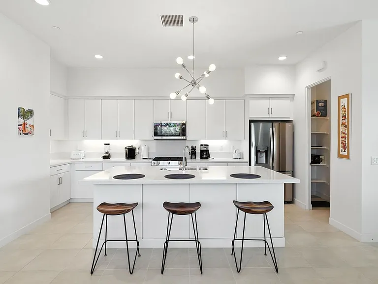 3345 Ambassador Dr — Photo 11