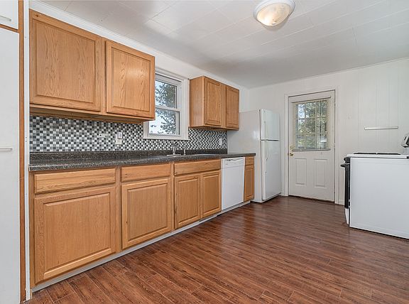 5th image of 215 N 2nd Ave