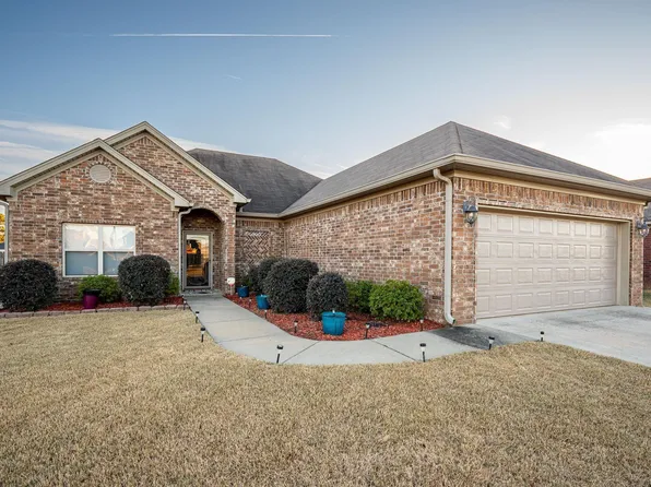 107 Chambery Dr, Maumelle, AR 72113