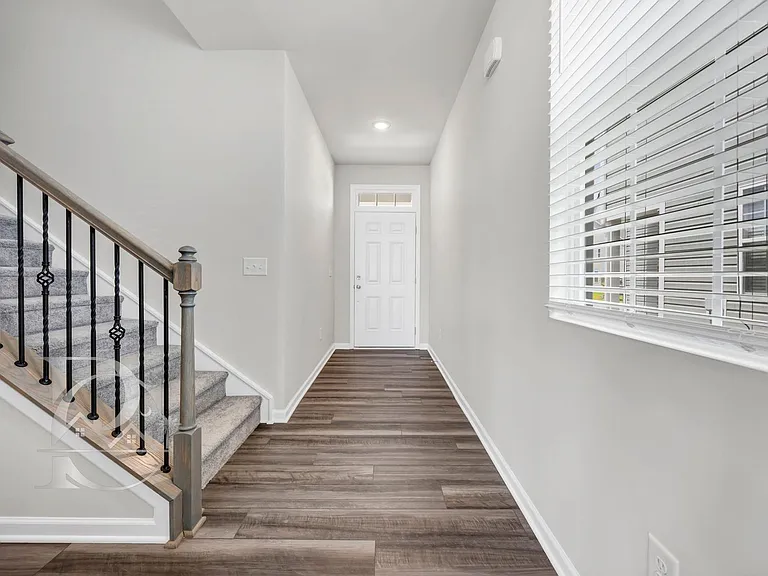 519 Marcus Way — Photo 3