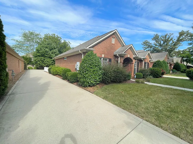 28 Belmont Pl — Photo 3