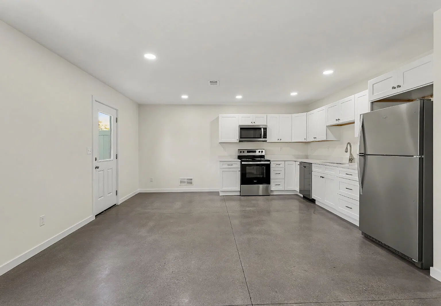 3 bed, 2.5 bath, 1900 sqft, $2,500 — Photo 4